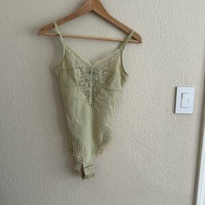 Sculpting Lace Shapewear Bodysuit